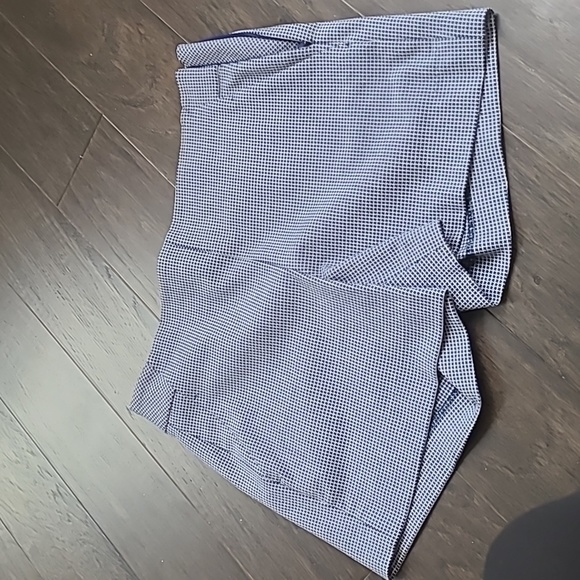 *** SOLD*** Banana Republic Chino shorts - Picture 2 of 6